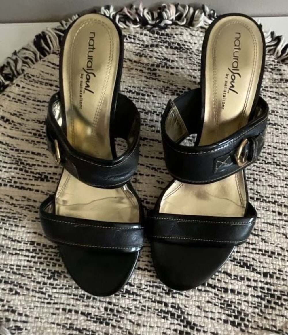Natural Soul by Naturalizer Black Leather Heeled Sandals Size 6.5M